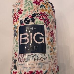The Big One Multicolor Plush Throw Blanket 5ftx6ft Holly Print